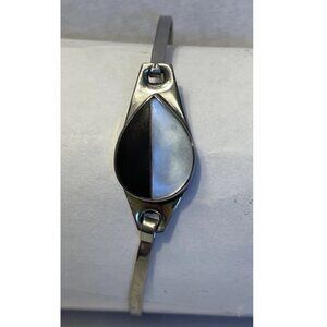 Black and White Teardrop Bracelet 6.5 inches Ying Yang Thin Silver Tone Band